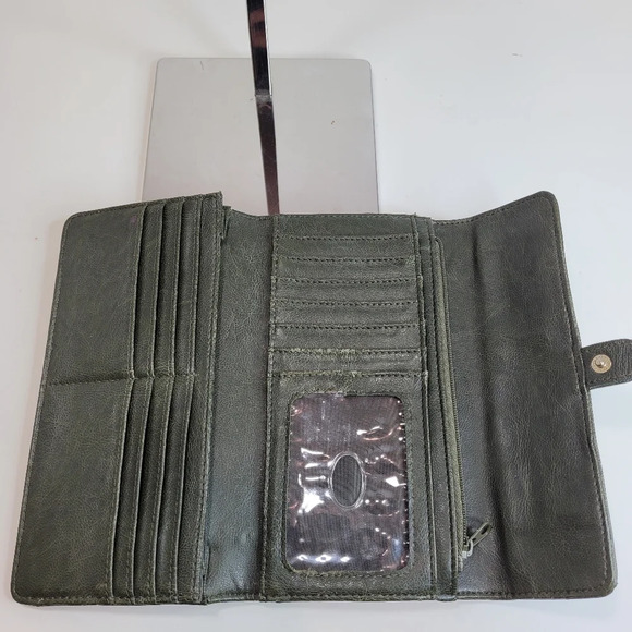 Liz Claiborne Green Faux Leather Trifold Front Snap Button Wallet - Picture 4 of 14